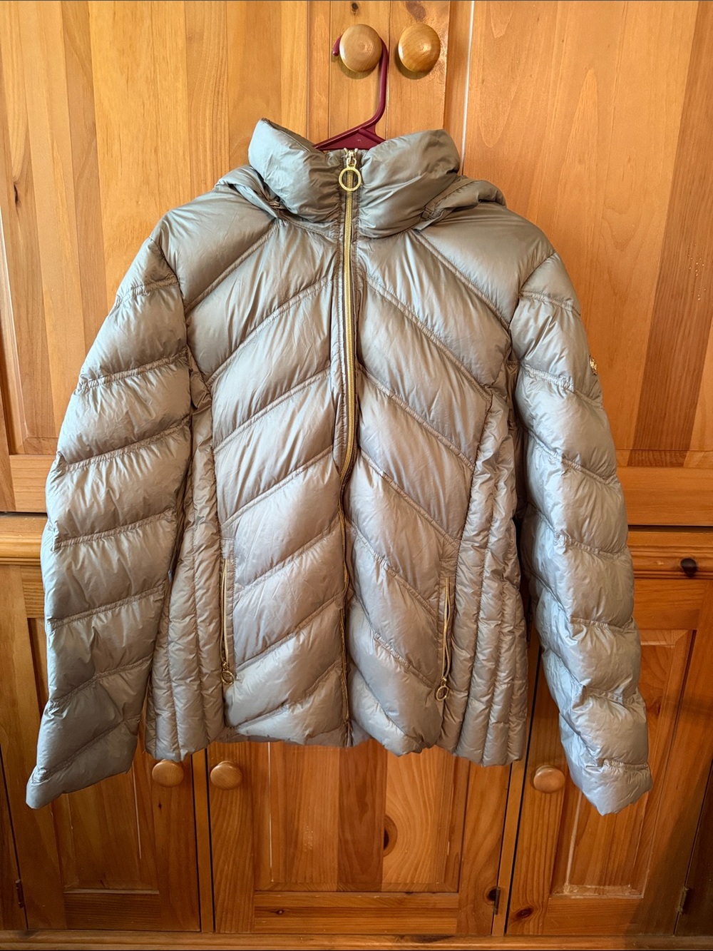Michael Kors Lightweight Quilted Puffer Jacket in Taupe/gold accents. Brand New